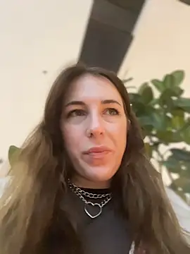 Snapshot of MommmyYummy chatting on 02.15.26 MommmyYummy online show from 02.15.26