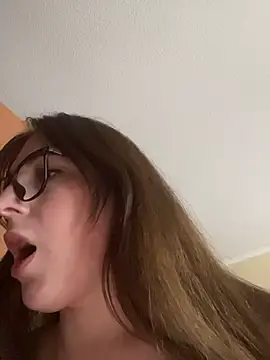 Snapshot of MommmyYummy chatting on 02.26.26 MommmyYummy online show from 02.26.26