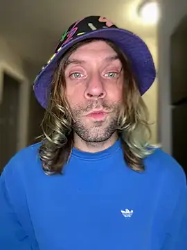 Snapshot of 4kUsh2Fashion0 chatting on 12.23.24 4kUsh2Fashion0 online show from 12.23.24