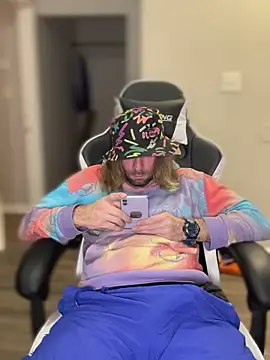 Snapshot of 4kUsh2Fashion0 chatting on 01.05.25 4kUsh2Fashion0 online show from 01.05.25