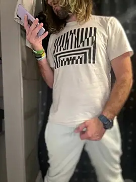 Snapshot of 4kUsh2Fashion0 chatting on 01.11.25 4kUsh2Fashion0 online show from 01.11.25