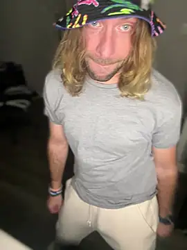 Snapshot of 4kUsh2Fashion0 chatting on 01.20.25 4kUsh2Fashion0 online show from 01.20.25