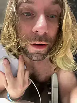 Snapshot of 4kUsh2Fashion0 chatting on 01.20.25 4kUsh2Fashion0 online show from 01.20.25