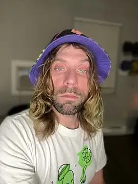 Snapshot of 4kUsh2Fashion0 chatting on 01.24.25 4kUsh2Fashion0 online show from 01.24.25