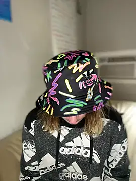 Snapshot of 4kUsh2Fashion0 chatting on 02.02.25 4kUsh2Fashion0 online show from 02.02.25