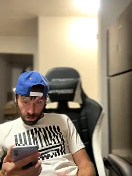 Snapshot of 4kUsh2Fashion0 chatting on 10.10.25 4kUsh2Fashion0 online show from 10.10.25