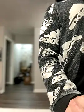 Snapshot of 4kUsh2Fashion0 chatting on 11.05.25 4kUsh2Fashion0 online show from 11.05.25