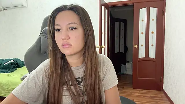 Snapshot of Nelly_Fischer chatting on 12.11.24 Nelly Fischer online show from 12.11.24