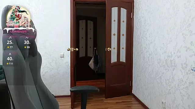 Snapshot of Nelly_Fischer chatting on 12.22.24 Nelly Fischer online show from 12.22.24