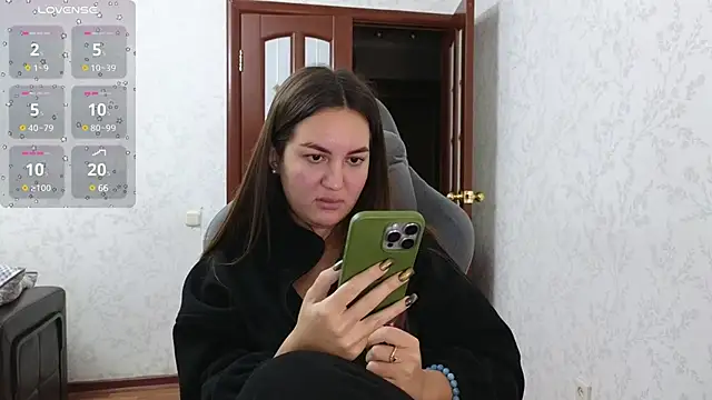 Snapshot of Nelly_Fischer chatting on 01.12.25 Nelly Fischer online show from 01.12.25