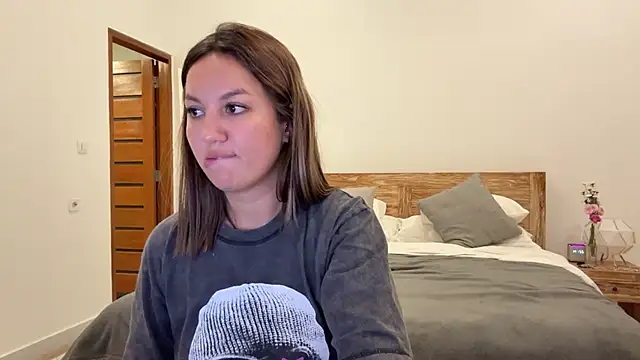 Snapshot of Nelly_Fischer chatting on 09.30.25 Nelly Fischer online show from 09.30.25