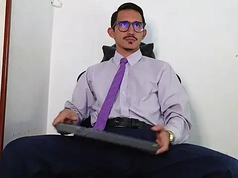 Snapshot of HomeAloneK chatting on 01.15.26 HomeAloneK online show from 01.15.26