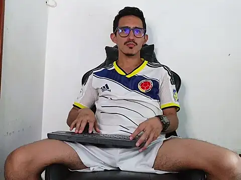 Snapshot of HomeAloneK chatting on 01.16.26 HomeAloneK online show from 01.16.26