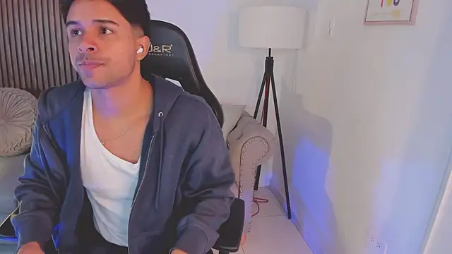 liam collins21 online show from 10.08.25