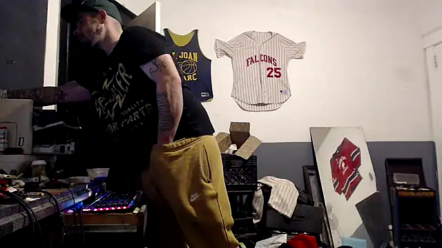 Snapshot of sledge901 chatting on 01.09.25 sledge901 online show from 01.09.25