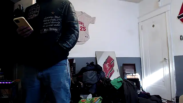 Snapshot of sledge901 chatting on 02.01.25 sledge901 online show from 02.01.25