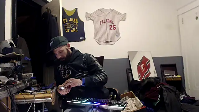 Snapshot of sledge901 chatting on 02.02.25 sledge901 online show from 02.02.25