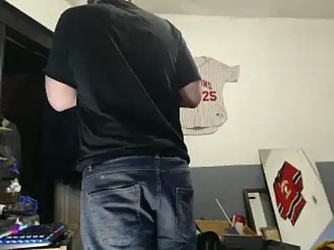 Snapshot of sledge901 chatting on 02.18.25 sledge901 online show from 02.18.25