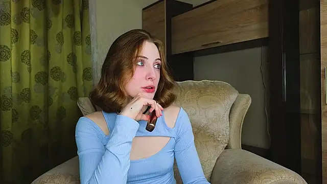 Snapshot of Cowell_Adelina chatting on 07.19.26 Cowell Adelina online show from 07.19.26