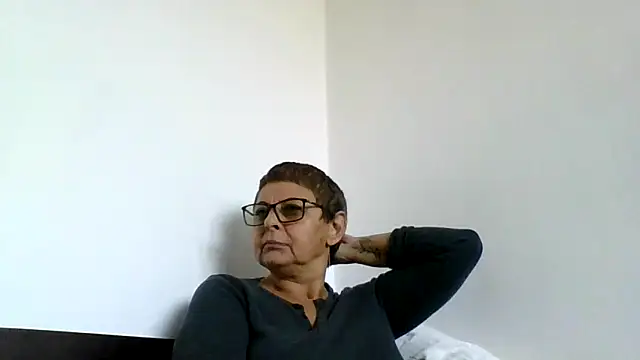 roseblak42 online show from 10.16.25