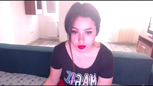 LovelyJulliette online show from 03.17.25