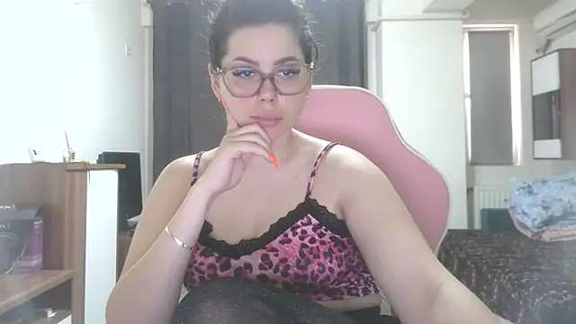 Snapshot of LovelyJulliette chatting on 06.07.26 LovelyJulliette online show from 06.07.26