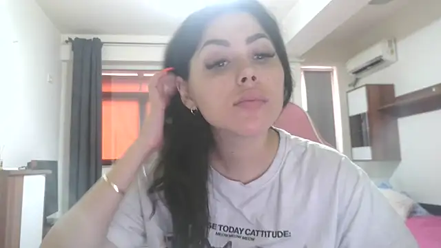 Snapshot of LovelyJulliette chatting on 06.09.26 LovelyJulliette online show from 06.09.26