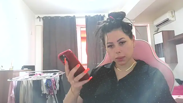 Snapshot of LovelyJulliette chatting on 06.19.26 LovelyJulliette online show from 06.19.26