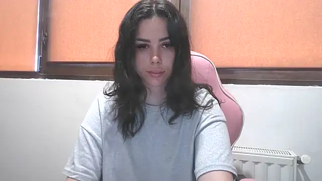 Snapshot of LovelyJulliette chatting on 07.19.26 LovelyJulliette online show from 07.19.26