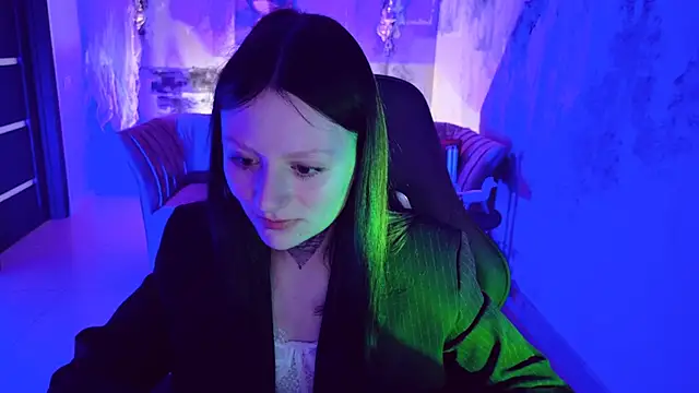 Snapshot of VeliraBraitberg chatting on 12.18.24 VeliraBraitberg online show from 12.18.24