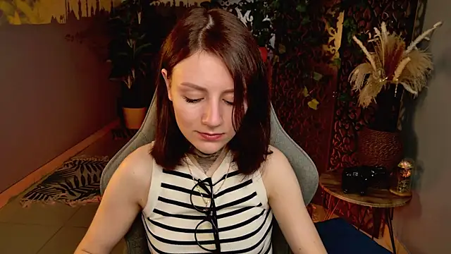 Snapshot of VeliraBraitberg chatting on 07.28.26 VeliraBraitberg online show from 07.28.26