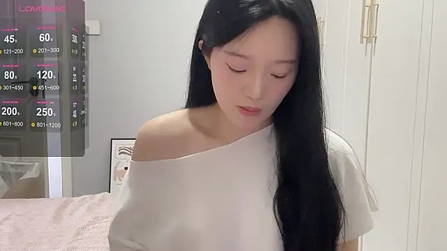 Snapshot of rose-u chatting on 09.28.25 rose-u online show from 09.28.25