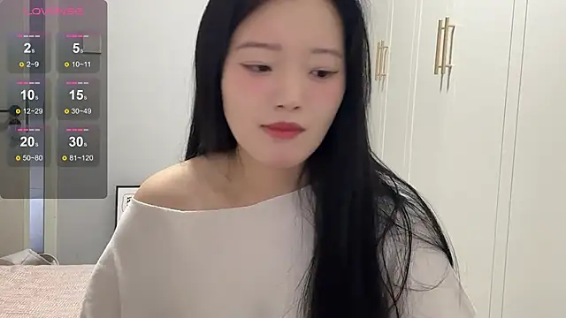 Snapshot of rose-u chatting on 10.17.25 rose-u online show from 10.17.25