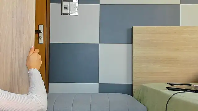 Kiera Thomas online show from 02.04.26