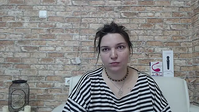 Amelia Kiss  online show from 10.24.25