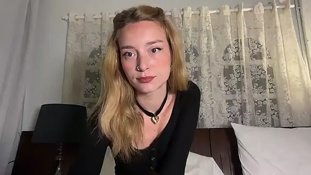 Snapshot of SirenaBelle chatting on 05.17.26 SirenaBelle online show from 05.17.26