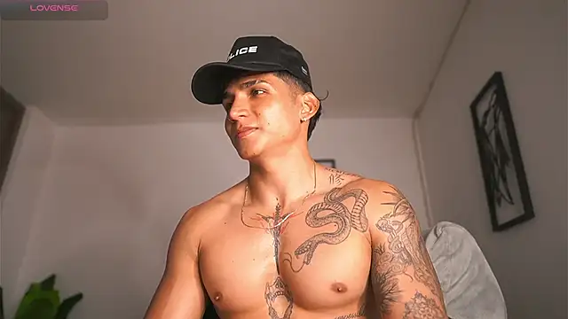 Snapshot of muscle_boyhorny chatting on 01.15.25 muscle boyhorny online show from 01.15.25