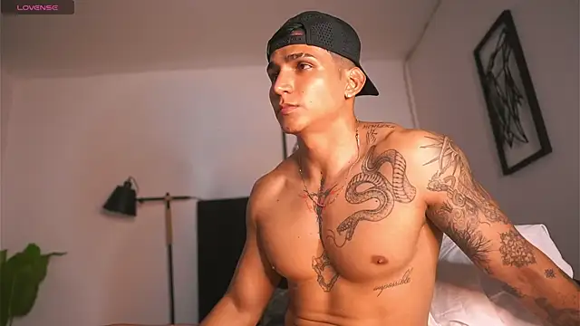 Snapshot of muscle_boyhorny chatting on 01.31.25 muscle boyhorny online show from 01.31.25