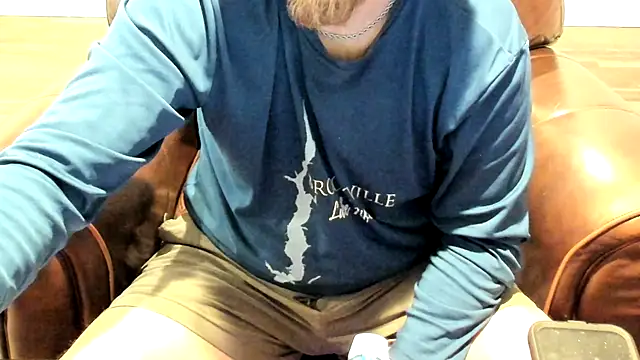 Snapshot of OttersWaters2K chatting on 03.02.26 OttersWaters2K online show from 03.02.26