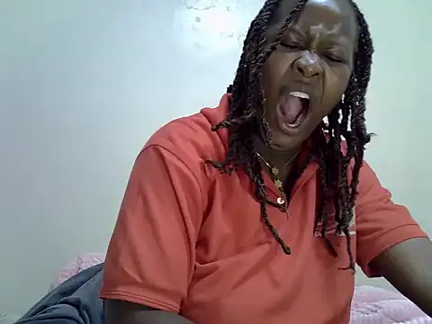 Snapshot of Sonnia_ chatting on 05.15.26 Sonnia online show from 05.15.26