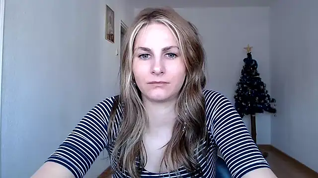 Snapshot of DagmarieFlirt chatting on 12.27.24 DagmarieFlirt online show from 12.27.24