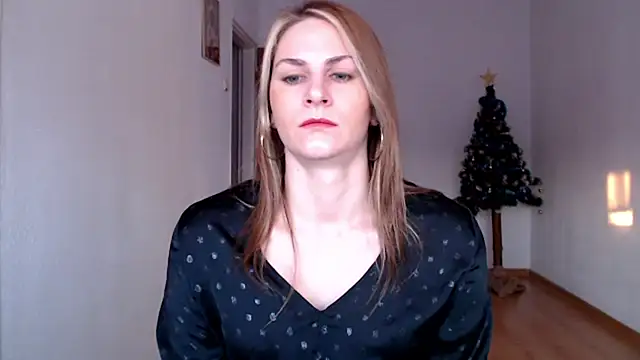 Snapshot of DagmarieFlirt chatting on 12.30.24 DagmarieFlirt online show from 12.30.24