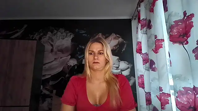 Snapshot of DagmarieFlirt chatting on 09.27.25 DagmarieFlirt online show from 09.27.25