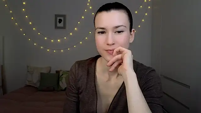 Snapshot of AliciaNewell chatting on 02.13.26 AliciaNewell online show from 02.13.26