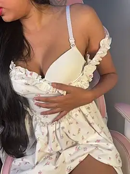 Snapshot of sneha_babe chatting on 06.08.26 sneha babe online show from 06.08.26