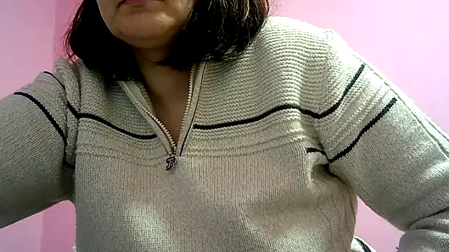 Snapshot of Lucinka1 chatting on 12.16.24 Lucinka1 online show from 12.16.24