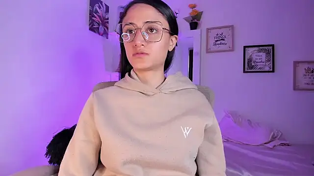  Caroliinee  online show from 02.19.25