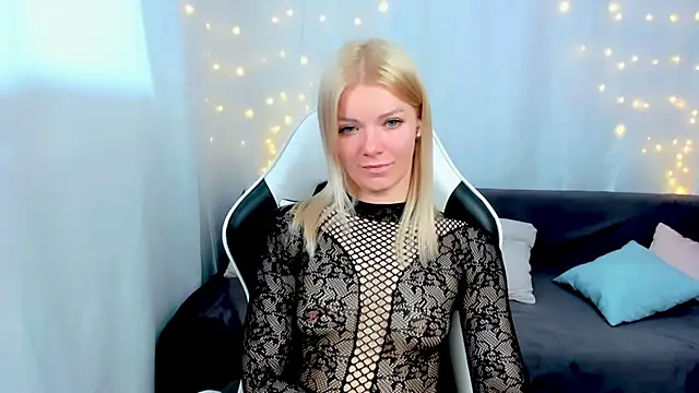 Snapshot of Lily_Daviss chatting on 04.21.26 Lily Daviss online show from 04.21.26