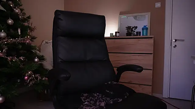 KaylaLaine online show from 12.14.25