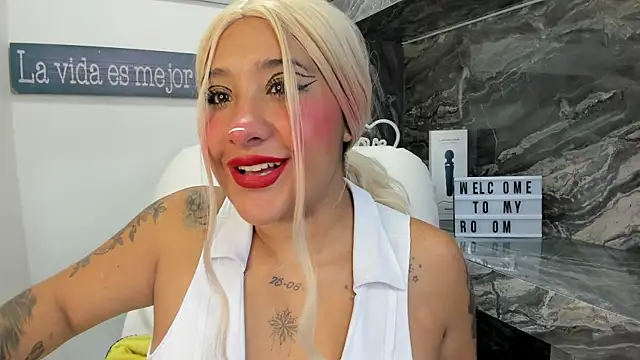 miss danika online show from 11.10.25